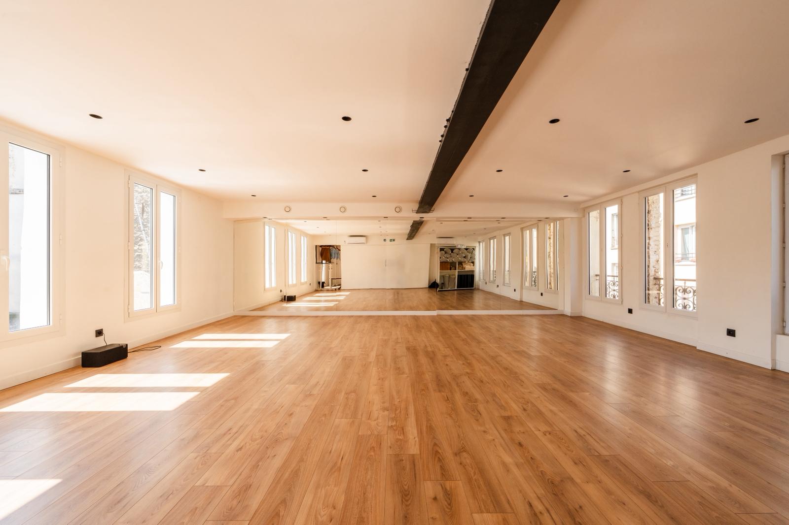 Grand studio Inspire avec balcons parisiens